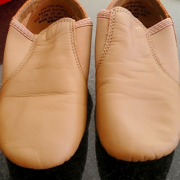 Capezio E-Series Jazz Slip On Jazz Shoes - Caramel 3.5 M - Picture 12 of 12